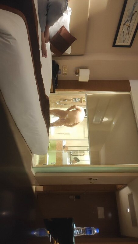 农场熟女刚入职就勾搭小鲜肉 肉感肥臀骑乘后入狂抽猛插 终于吃到嫩草滋味！